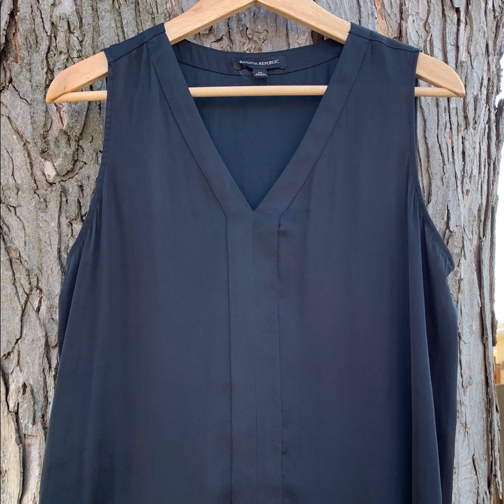 Banana Republic silk sleeveless blouse